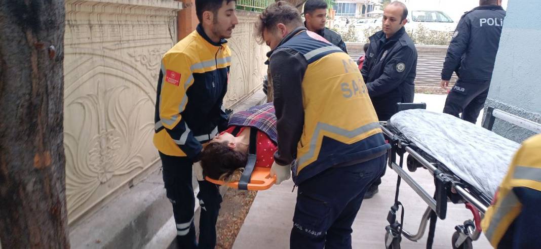 9 yaşındaki çocuğun ihbarıyla eve gelen polis, kadını bu halde buldu 2